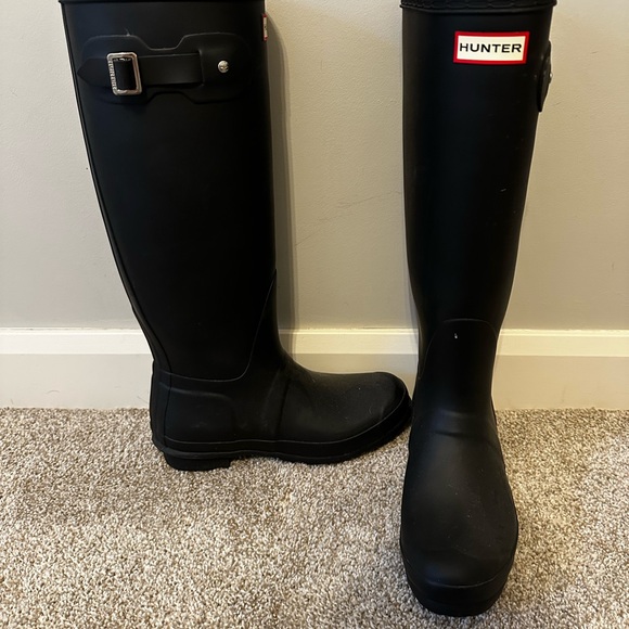 Hunter Classic Black Rain Boots - Picture 2 of 3